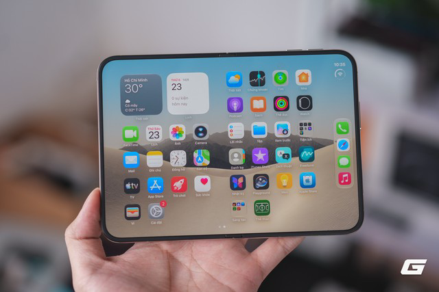 iPhone Duo bản thương mại khi mở ra, giao diện tiếng Việt